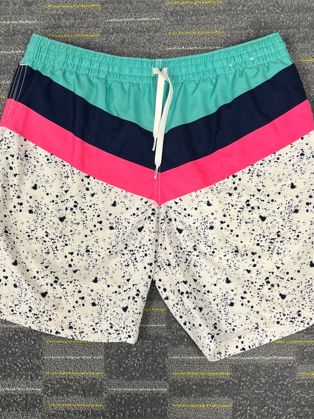 Chubbies Swim Shorts Mens Large Geometric Paint Splatter Lined Stretch Beach